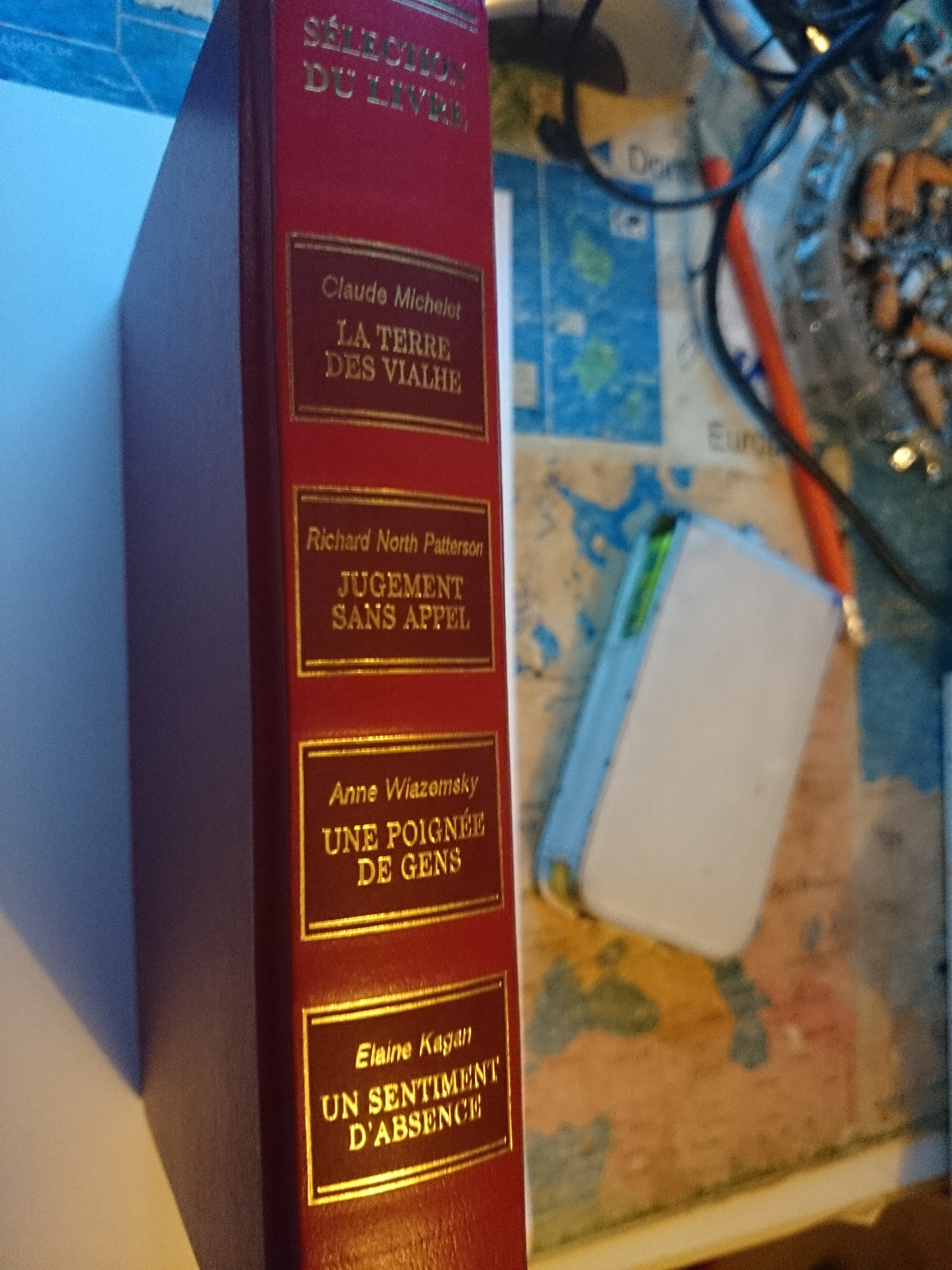 livre la terre des vialhe jugement sans appel une poignée de gens un sentiment d'abscence